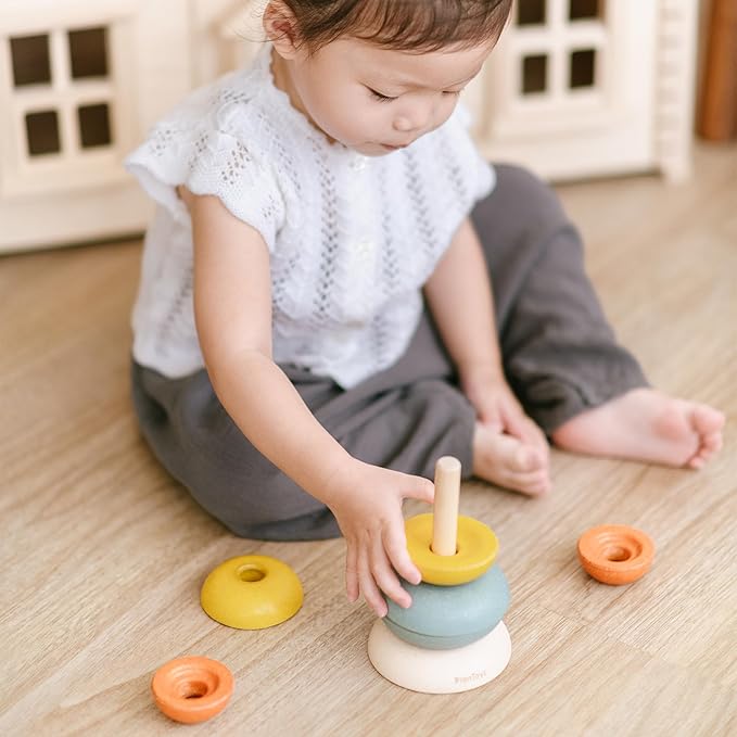 PlanToys® Stacking Cups Ring Wooden Montessori Size and Colour Sorting Toy | Fine Motor, Early Math and Coordination Development | Eco Friendly Educational Activity for Toddlers